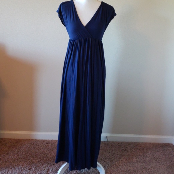 Dresses & Skirts - Navy v neck maxi